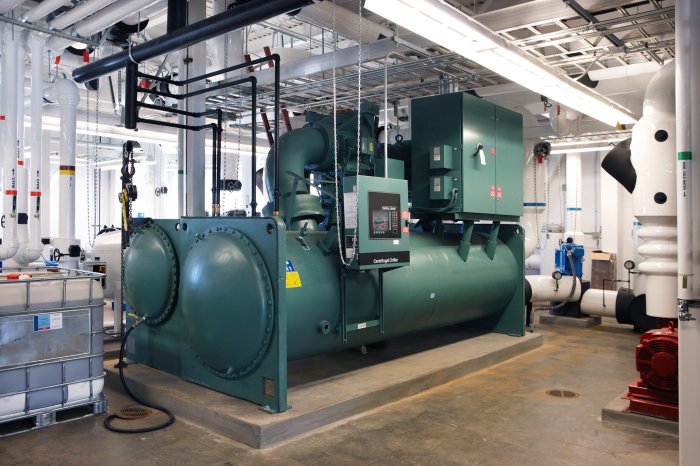 High pressure chillers use either air- or water-cooled condensers